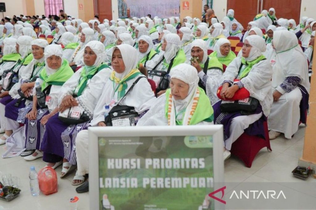 Keberangkatan seorang calhaj kloter 10 Embarkasi Medan ditunda akibat&nbsp;sakit