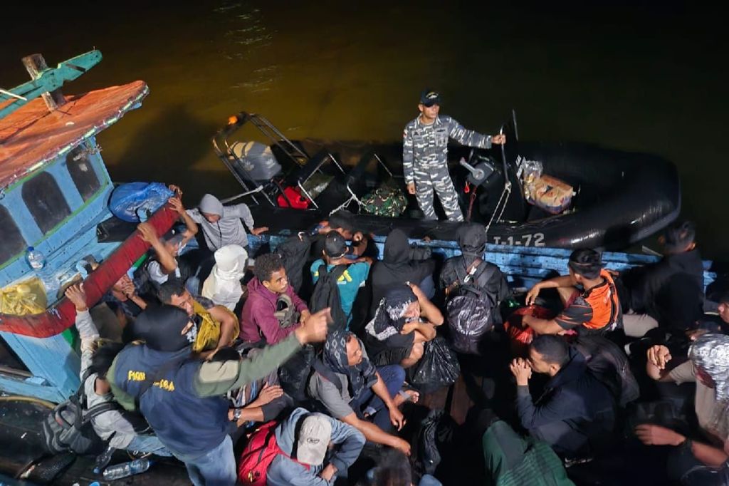 39 Pekerja Migrasi Indonesia gagal berangkat ke Malaysia setelah diamankan Lanal Tanjung Balai&nbsp;Asahan