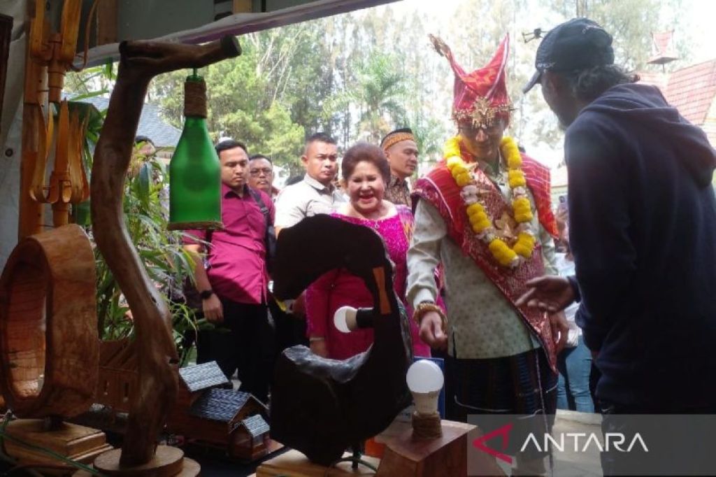 Menparekraf: Festival bunga dan buah di Karo terbaik tingkat&nbsp;nasional