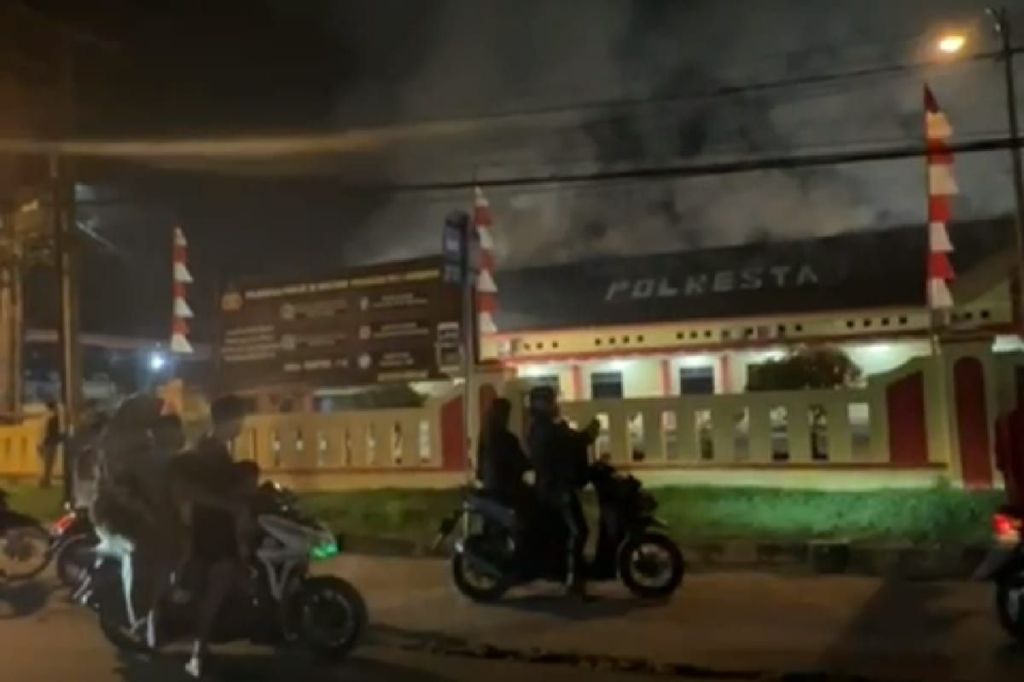 Kantor Polresta Deli Serdang&nbsp;terbakar